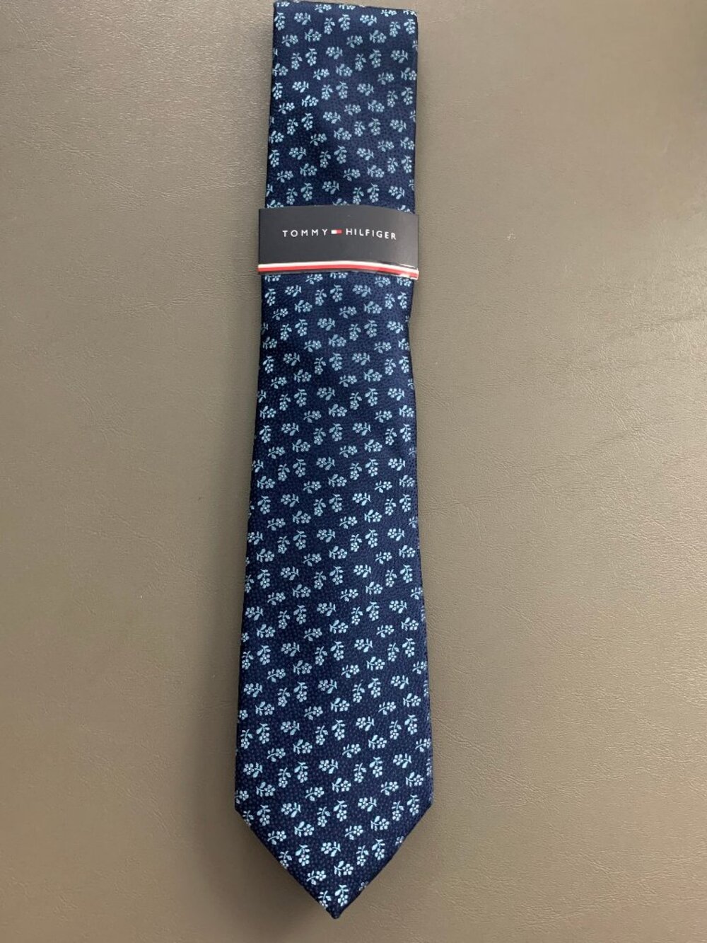 Tommy Hilfiger Men's 3'' Silk Blend Neck Tie, Navy Blue Montrose Floral